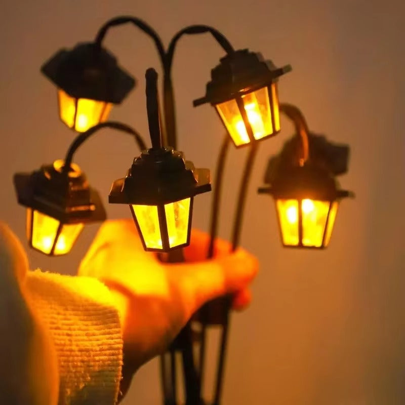 1 Vintage Outdoor Solar Light, IP65 Waterproof Rating, Features 6 Warm Light Protruding Ears, When Turned On, the Courtyard Instantly Transforms into a Romantic Garden. Battery Powered