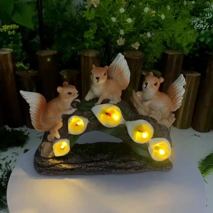 Outdoor Three Squirrels Solar Resin Garden Ornament Light Craft Zoo Horticultural Lawn Decorative Light Suitable for Porch, Courtyard and Gardening Decoration, Ideal Gift for Women and Grandmothers
