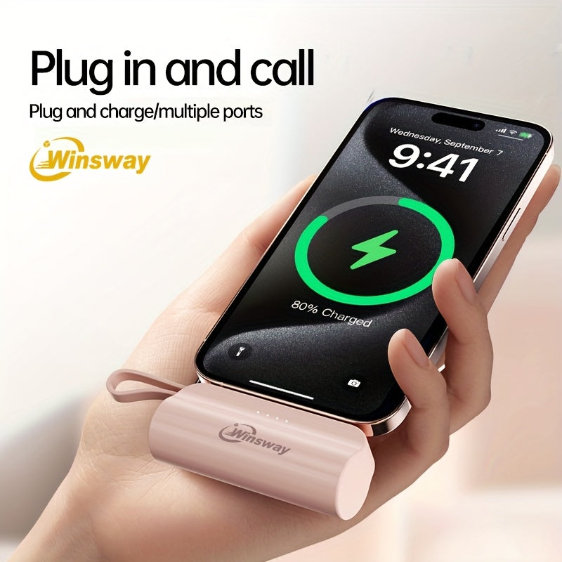 WINSWAY雙口5000毫安膠囊迷你口袋移動電源，便攜快速充電無線手機支架充電器，附Type-C資料線，支援同時為兩部手機充電，相容安卓、三星等裝置，適合旅行、飛機及假日使用。是送給愛美女友的必備好禮