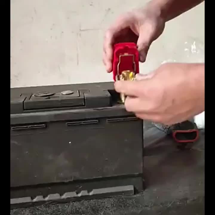 Quick Release Battery Terminal, Battery Clamp, Battery Post with Protective Cover