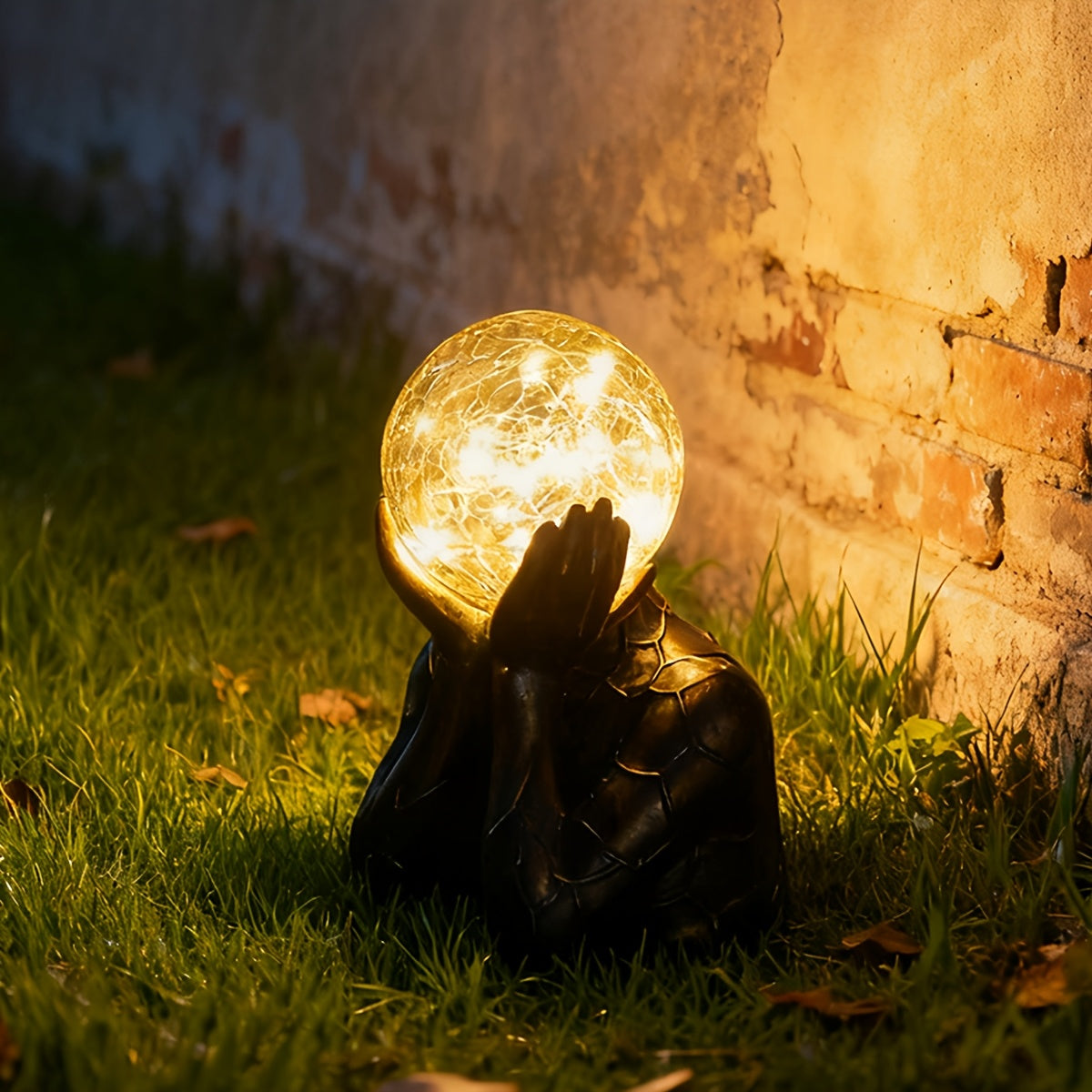 One-Piece Exquisite Hand-Holding Ball Statue, Solar Outdoor Statue Light, Garden Courtyard Lawn Ornament, Solar Light Sensing, Weather-Resistant Decoration, Illuminates Your Night Space, Holiday Decoration, Perfect Housewarming Gift.