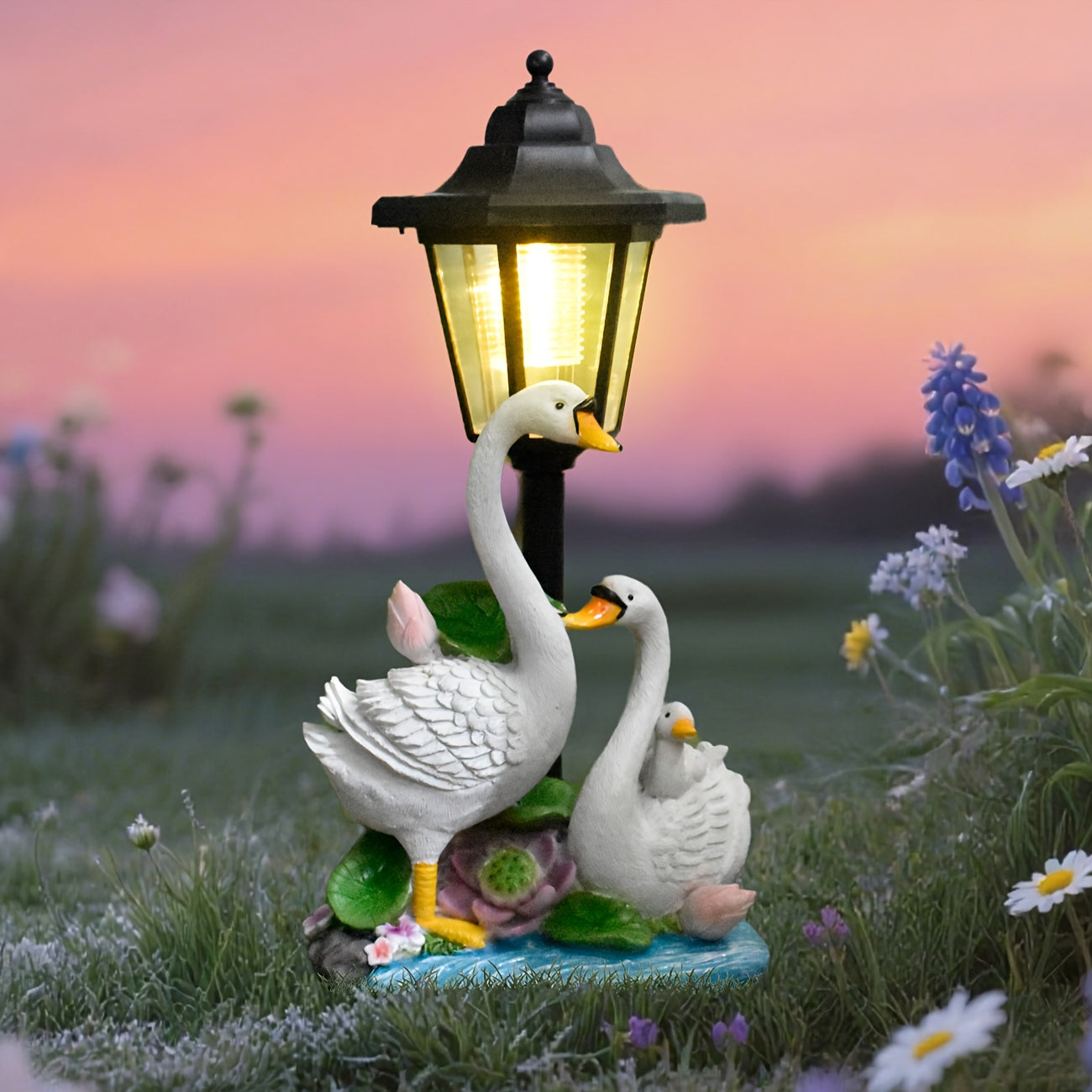 Outdoor Courtyard Resin Swan Family Solar Light Statue Decoration, Garden Villa Landscaping Night Light, Corridor Pathway Warm Sculpture Light, Solar Powered Home Decoration, Perfect Christmas Thanksgiving Gift for Friends