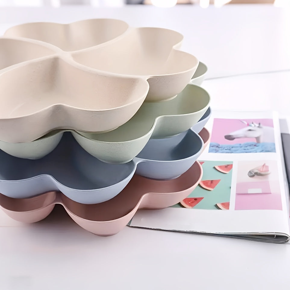 1 Heart-Shaped Food-Grade Plastic Divided Tray – Multi-Functional Serving Plate for Living Room & Coffee Table – Features 4 Compartments for Snacks, Desserts, Fruits, Perfect for Parties, Weddings & Coffee Shops