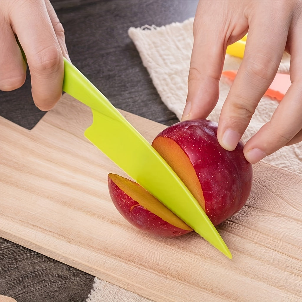 Plastic Fruit Knife with Serrated Edge, Ideal for Cutting Fruits, Vegetables, Bread and Salad