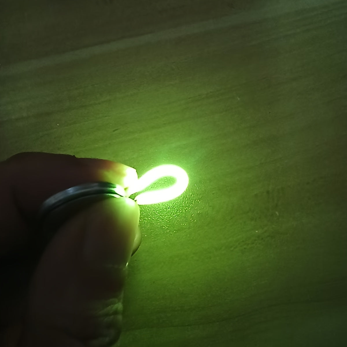4个装 LED 柔性灯条，DC3V，FCOB芯片，提供暖白、红、绿、蓝和粉色可选，长度分别为38MM、130MM、300MM和450MM。非常适合用于螺旋灯泡、爱迪生灯泡和柔性灯丝二极管，适用于项目、装饰。