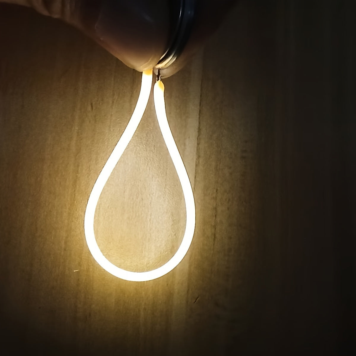 4个装 LED 柔性灯条，DC3V，FCOB芯片，提供暖白、红、绿、蓝和粉色可选，长度分别为38MM、130MM、300MM和450MM。非常适合用于螺旋灯泡、爱迪生灯泡和柔性灯丝二极管，适用于项目、装饰。