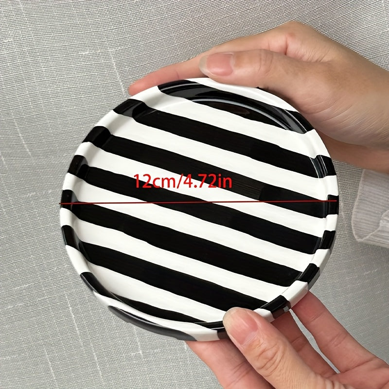 1/2/4 Pcs Striped Ceramic Plate, Black & White Striped European Style Dessert Dish, Party Cake & Snack Tray, Home Breakfast & Dessert Plate, Bread Tray, Fruit & Snack Platter, Baking Dessert Plate