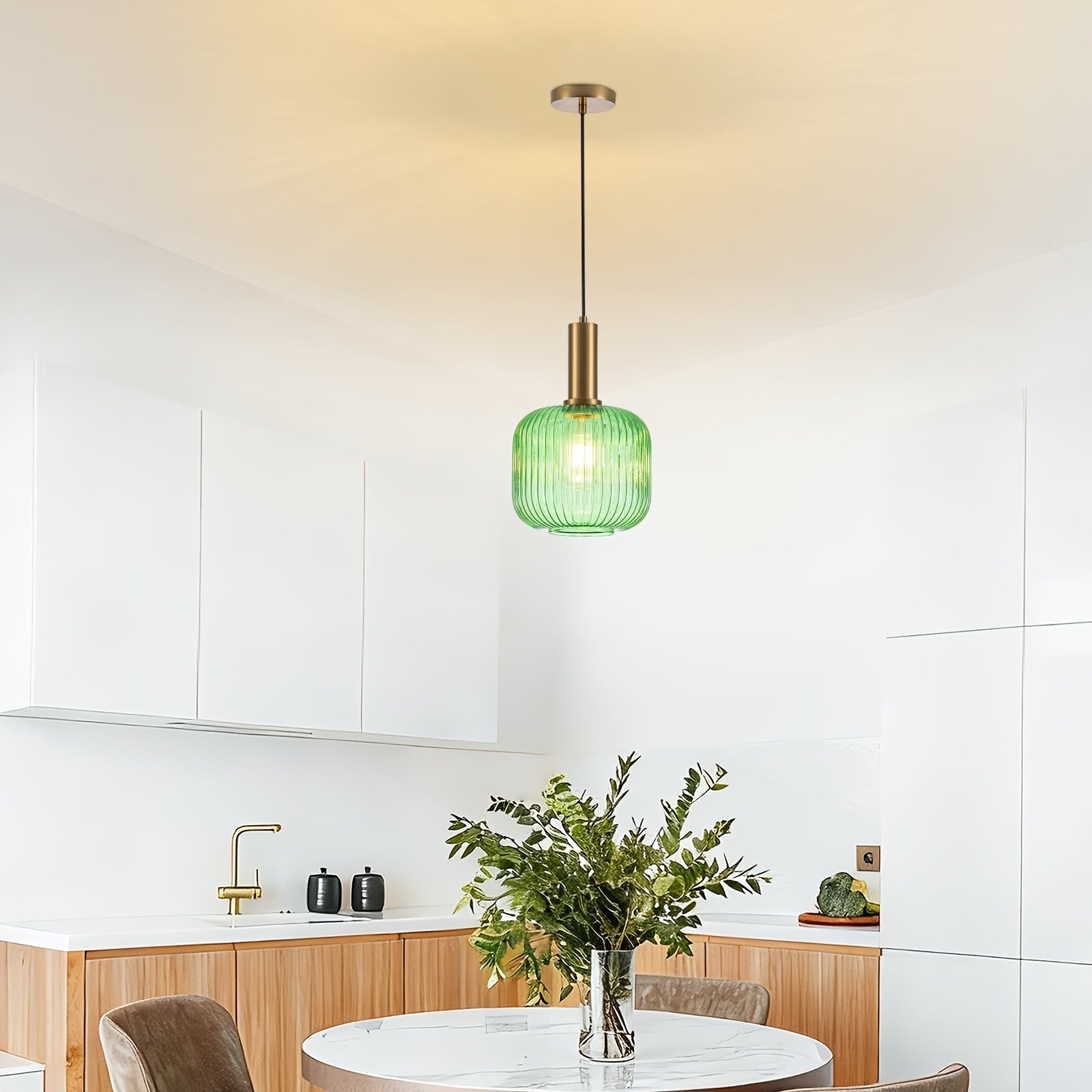 Single-Pack Amber Pendant Light, Compatible with E26 Screw-in 3-Color Bulb, Metal Base Glass Shade Height-Adjustable Ceiling Light, Vintage Kitchen Island Pendant Light Two Colors Optional, for Room Lighting, Hotel Decoration