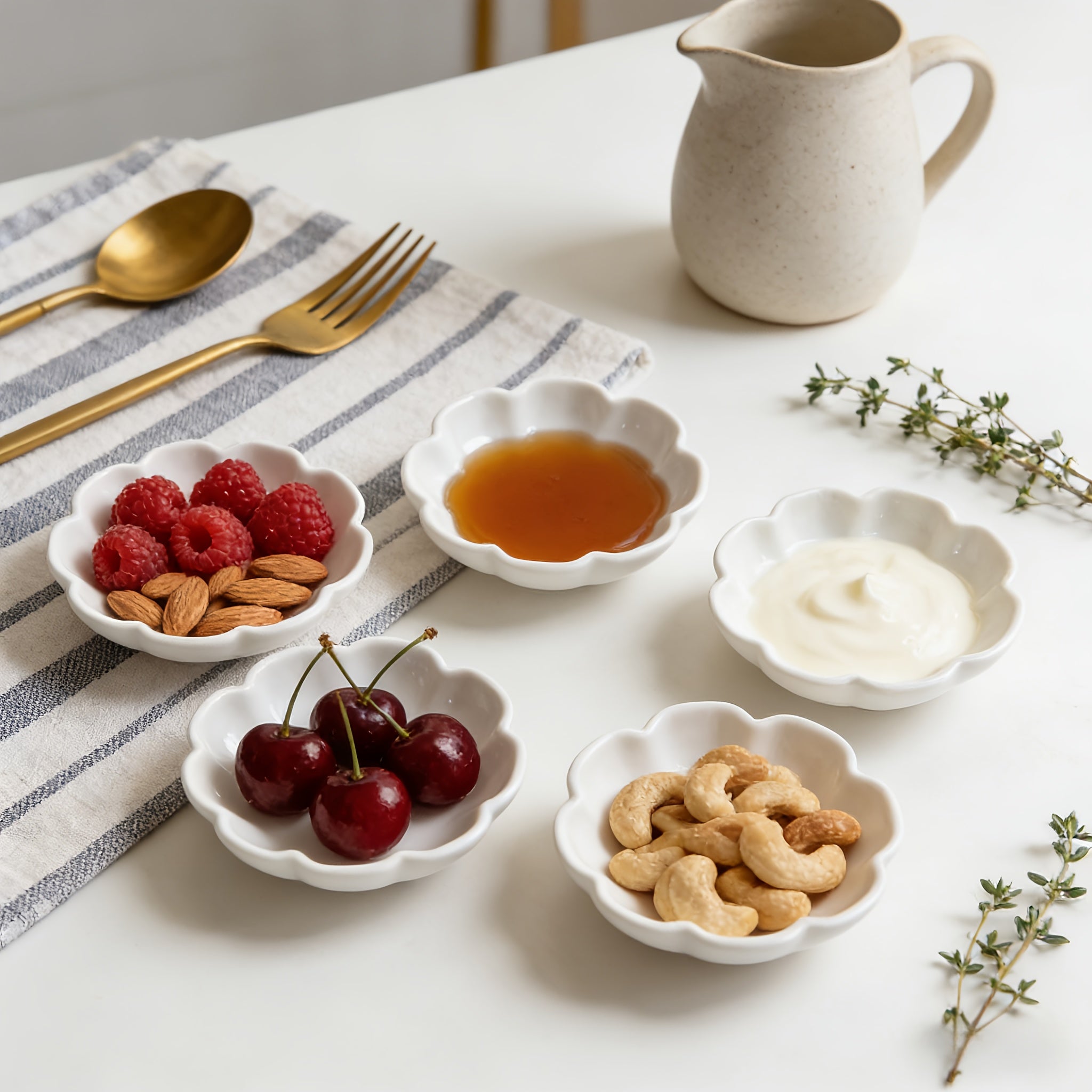 Pure White Lace Ceramic Dinnerware Set, Flower-Shaped, Home Sauce Dish, Dip Tray, Sushi Plate, Snack Plate, Practical Tableware, Microwave Safe