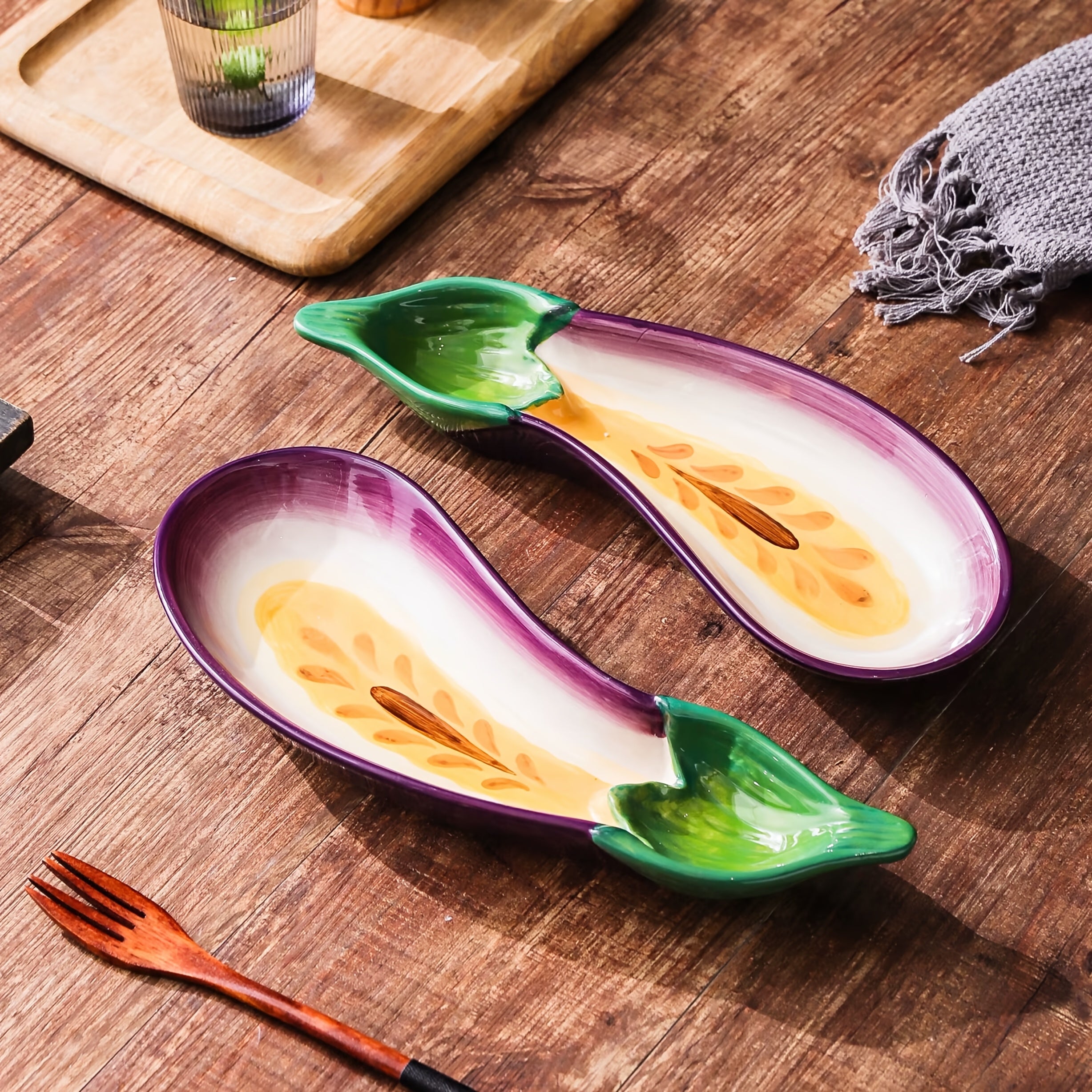 1 Piece Frank Exhibition Inspired Ceramic Eggplant Plate – Creative Purple & Green Vegetable-Shaped Tray, Perfect for Fruit, Snacks & More – Glossy Finish, Ideal for Home Use & All Seasons