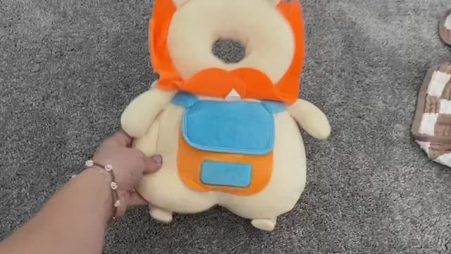 1个可爱动物狮子幼儿学步安全抱枕，适用于万圣节和圣诞节