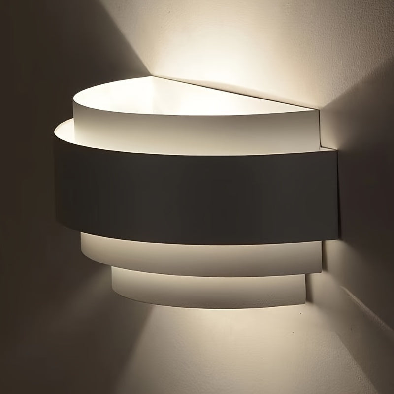 Modern Wall Light, White Crescent Moon Shaped Metal Wall Light, Suitable for Stairs, Hallways, Home Theater, Bedroom, Hotel, Restaurant, E26 Socket - Bulb Not Included