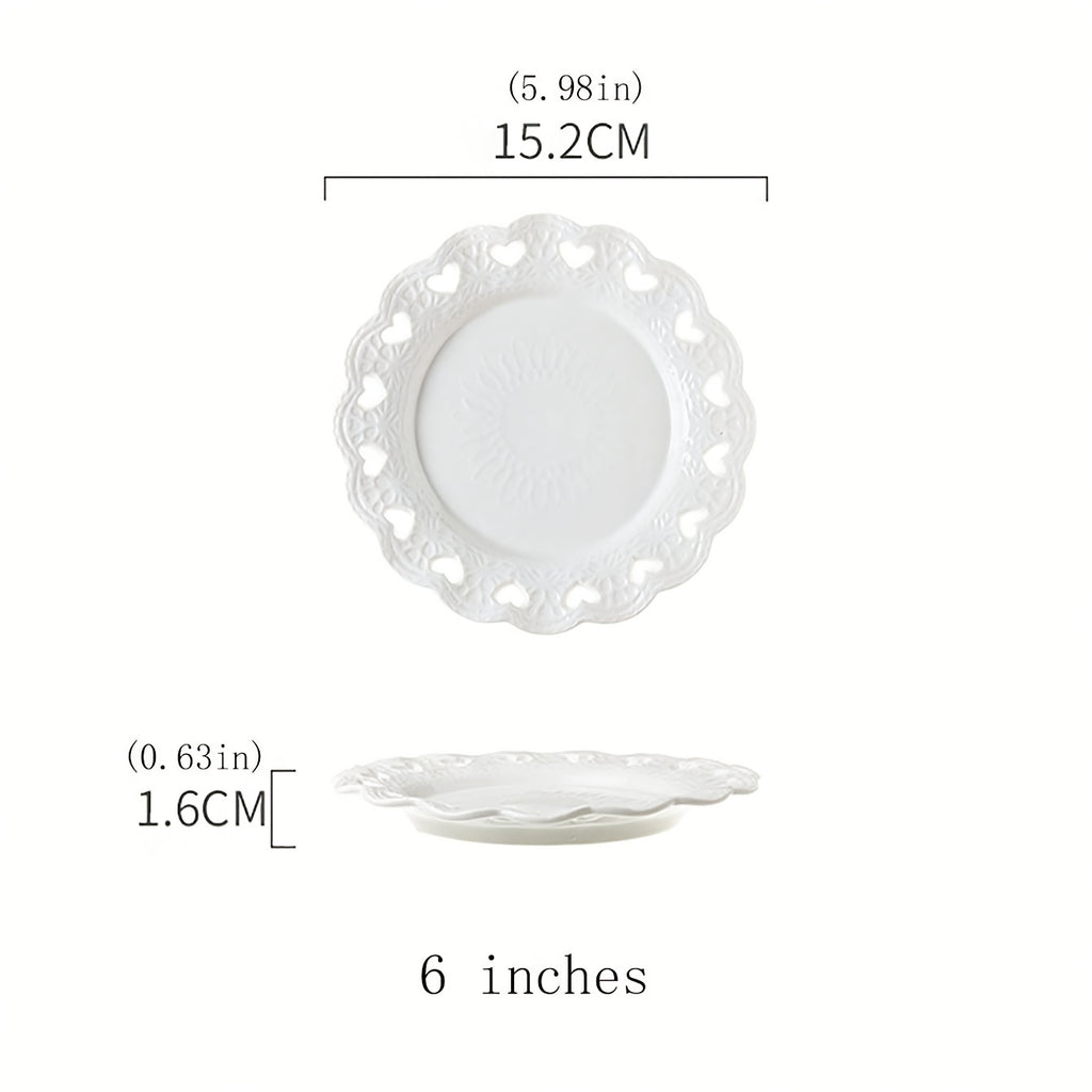 1pc European Vintage Ceramic Relief Heart Plate, Pure White Heart-Shaped Hollow Out Dish, Home Serving Plate Round Plate, Cake Display Plate, Ceramic Breakfast Dessert Snack Plate, Western Pasta Plate, Fruit Salad Plate