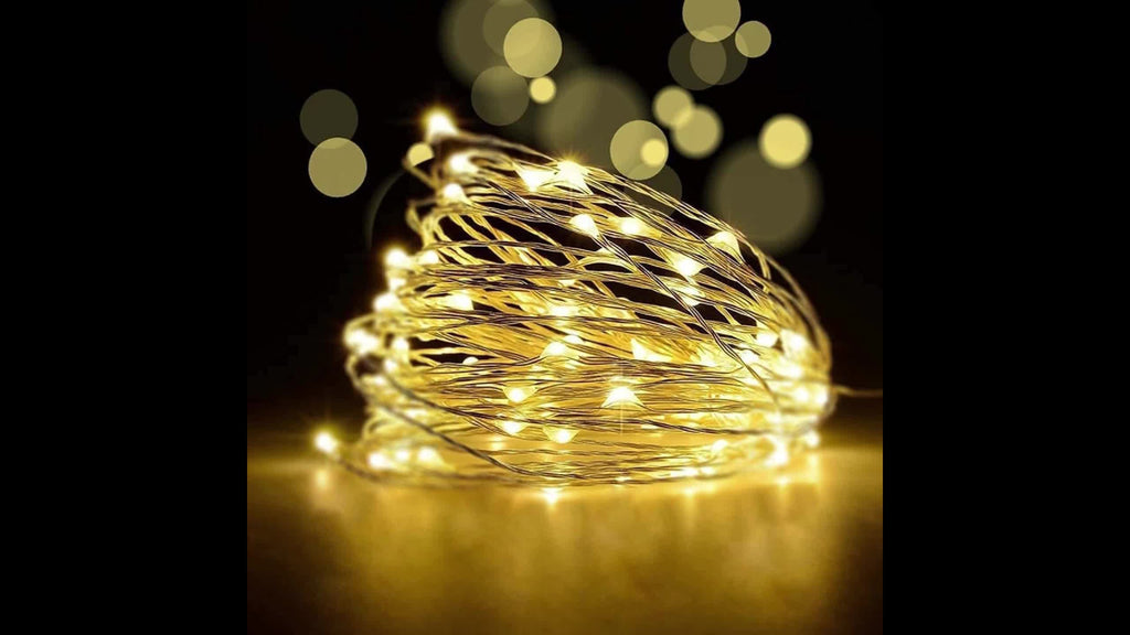 200 LED 仙女灯串，66FT/20M，100 LED 版本为 33FT/10M，USB 供电灯串，银色线材，非常适合在卧室中营造星空氛围，用于圣诞节、婚礼、派对或户外窗户装饰