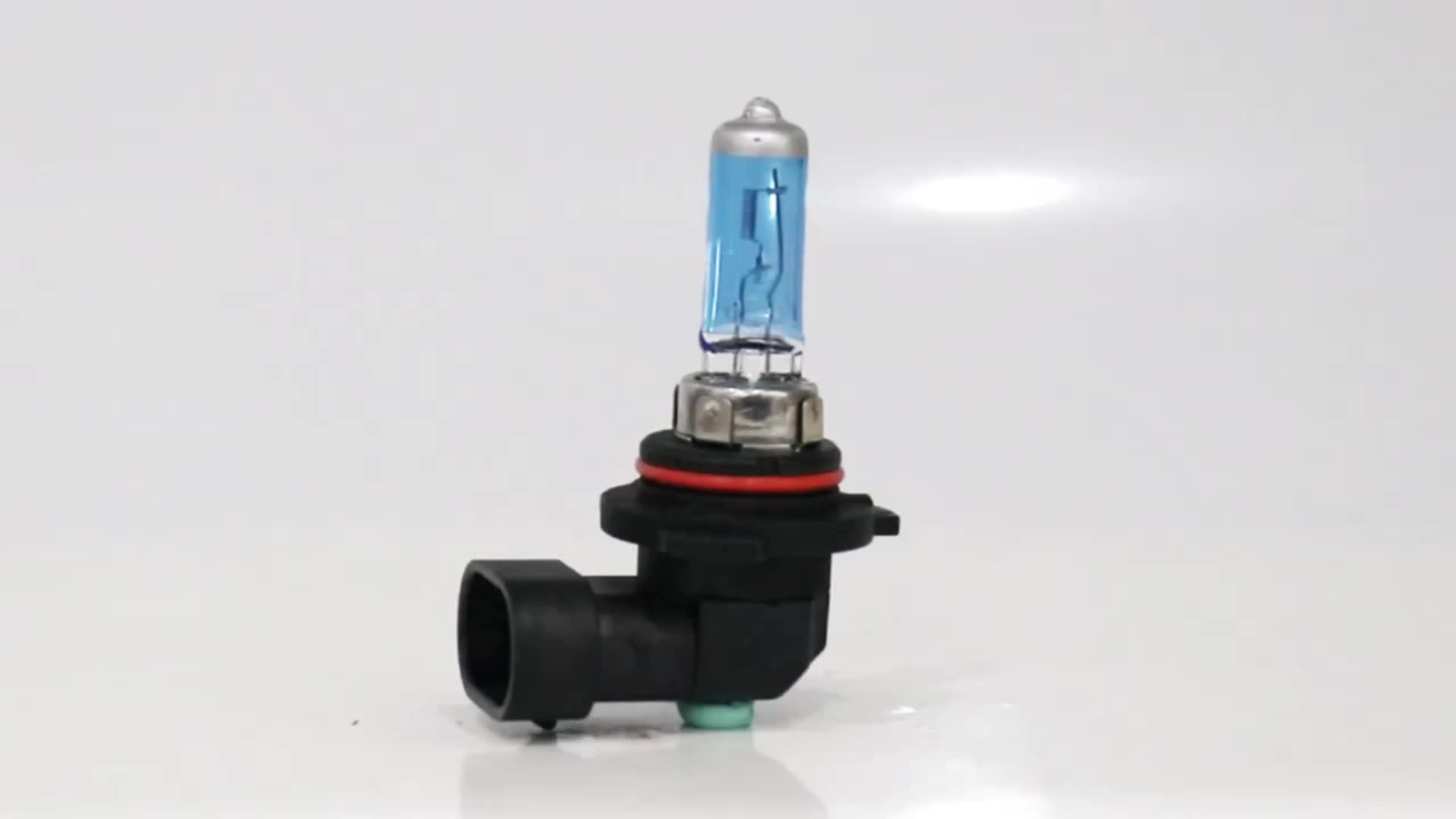 4只装LED汽车大灯，明亮即插即用6000K白光，适配9005/9006/H7/H1/H4/H11接口，总光通量58600流明，远近光一体雾灯，快速散热，360°光束角度，超亮聚光灯，亮度提升750%