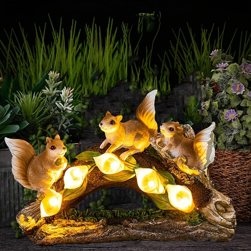 Outdoor Three Squirrels Solar Resin Garden Ornament Light Craft Zoo Horticultural Lawn Decorative Light Suitable for Porch, Courtyard and Gardening Decoration, Ideal Gift for Women and Grandmothers