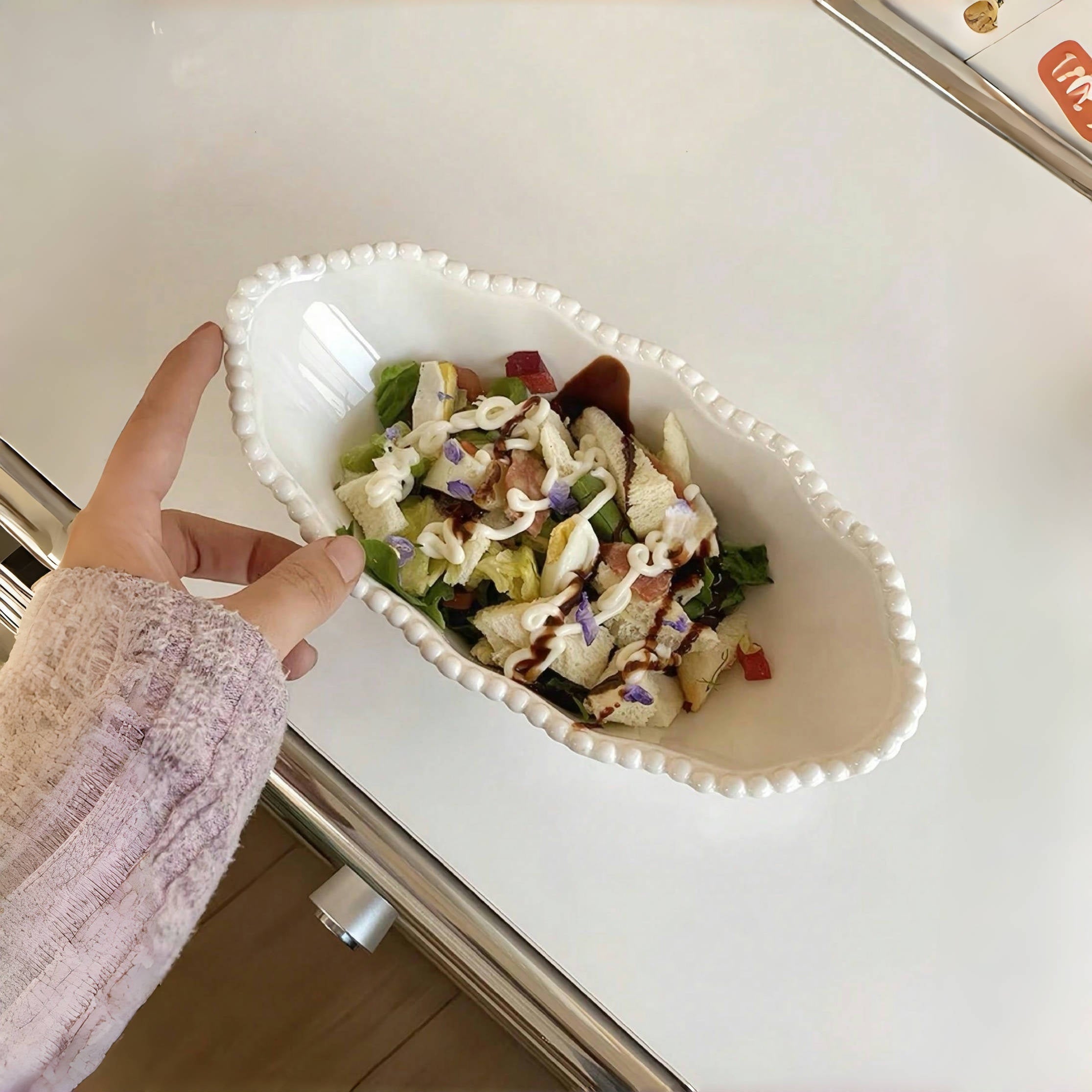 1 Embossed Pearl Oval Ceramic Snack Bowl, French Vintage Pearl Oval Bowl, High-Appeal Large-Capacity Home Serving Bowl, Perfect for Restaurant, Hotel, Party Tableware