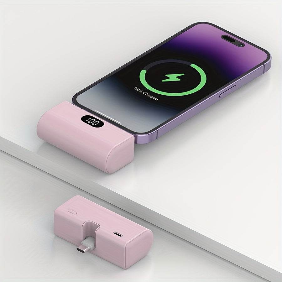[新款迷你移動電源] 5000mAh超輕便攜充電器，內建USB-C直插式介面，5V2A輸出，LED數字顯示，無需線纜，直接插入充電，適合飛行，相容IOS 17/16 Plus/15 Pro/15 Pro Max/Pad Pro，安卓手機、耳機、揚聲器及其他電子裝置。是通勤者、旅行者、學生的理想選擇