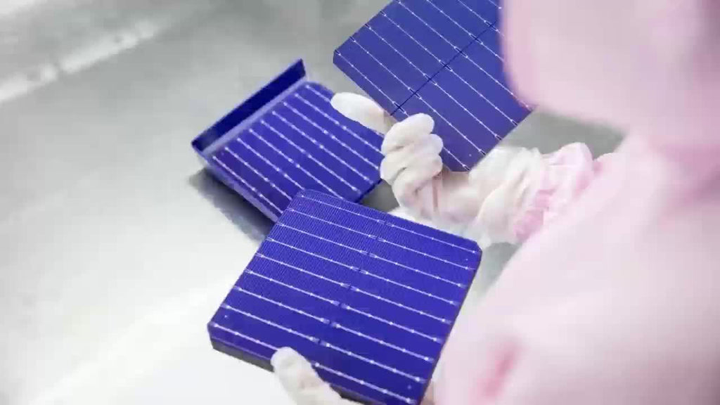 便携式太阳能板，带有35W，可折叠充电器，支持5V/3A USB Type-C接口，适用于手机、平板电脑和移动电源，是房车、背包及徒步旅行的理想选择。