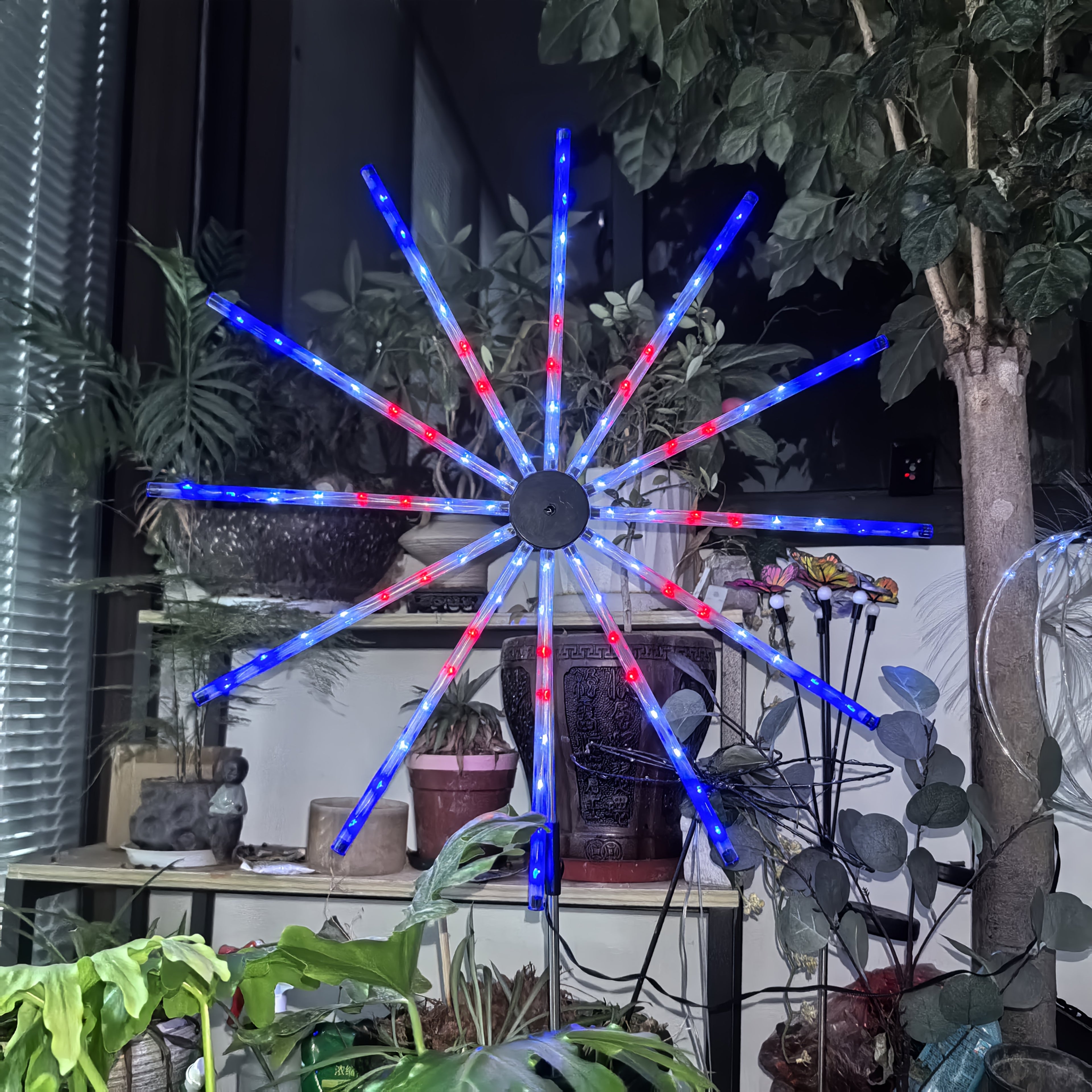 1件新款科技感太阳能灯，花园装饰灯，风车灯，自由女神光环灯，8种发光模式一键切换