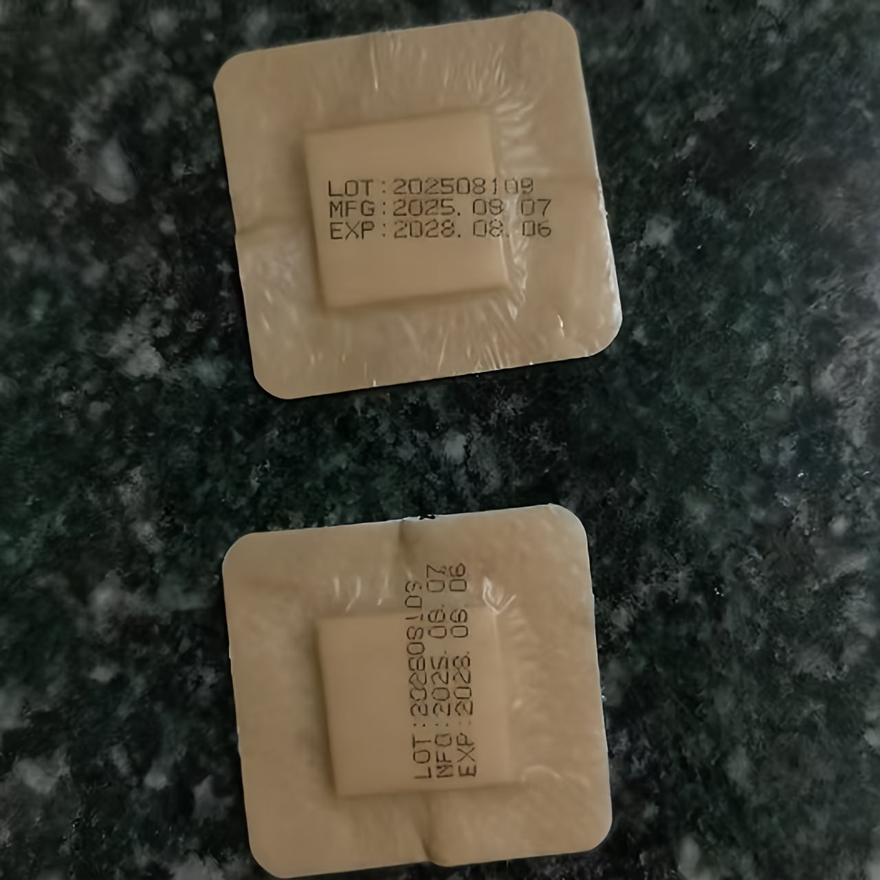 硅凝胶泡沫敷料，方形独立包装的硅凝胶敷料贴，防水透气，柔软贴合的硅凝胶贴，5*5cm 硅凝胶泡沫敷料
