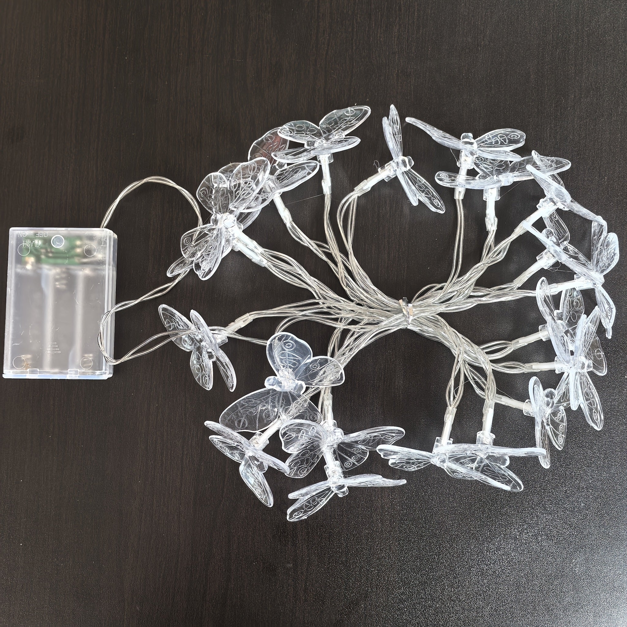 1个 1.5米/4.92英尺或3米/9.84英尺透明蝴蝶灯串，10/20LED，电池供电，塑料材质，经典款式，开关控制，适用于婚礼、订婚、圣诞节、万圣节、复活节、感恩节、情人节装饰