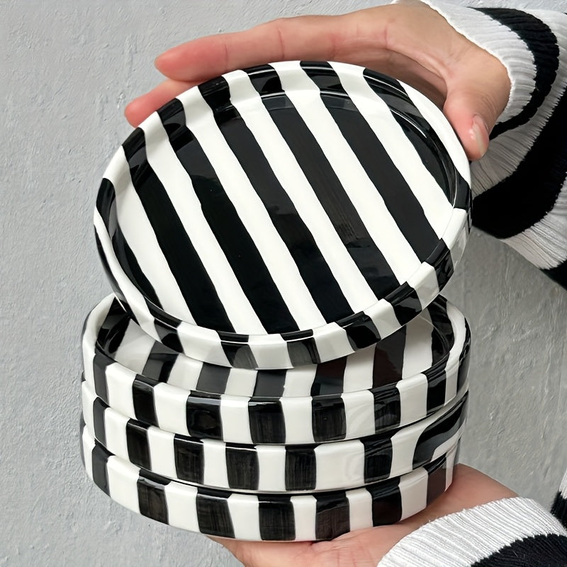 1/2/4 Pcs Striped Ceramic Plate, Black & White Striped European Style Dessert Dish, Party Cake & Snack Tray, Home Breakfast & Dessert Plate, Bread Tray, Fruit & Snack Platter, Baking Dessert Plate