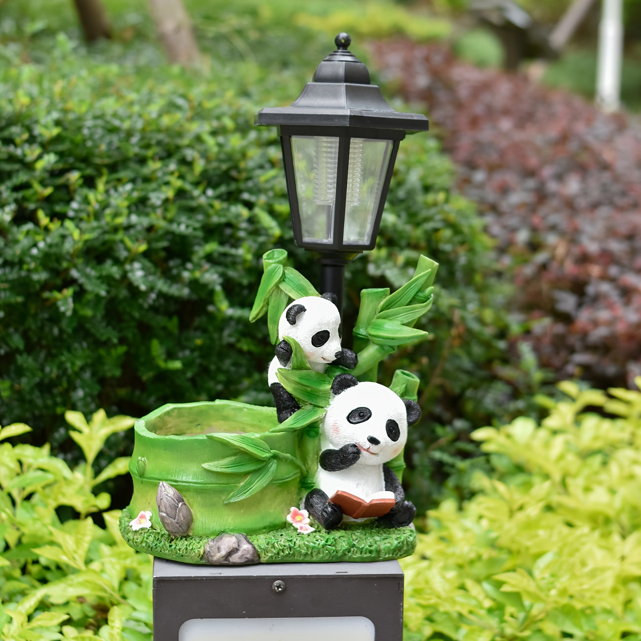 One-Piece Courtyard Creative Chinese Panda Outdoor Solar Light Statue Decoration, Animal Sculpture and Flower Pot Dual-Use, Multi-Functional Villa Night View Lighting, Balcony Living Room Garden Home Decorative Light, Friend Gift