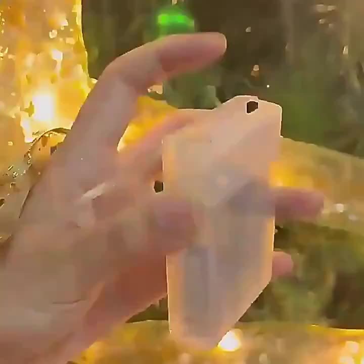 LED圣诞树彩带灯 | 1.97英寸金色闪亮波浪设计 | 电池供电，无需插电 | 圣诞及婚礼节日室内装饰 | 圣诞老人主题 | 耐用塑料配闪粉点缀，圣诞树灯万圣节装饰，圣诞装饰品