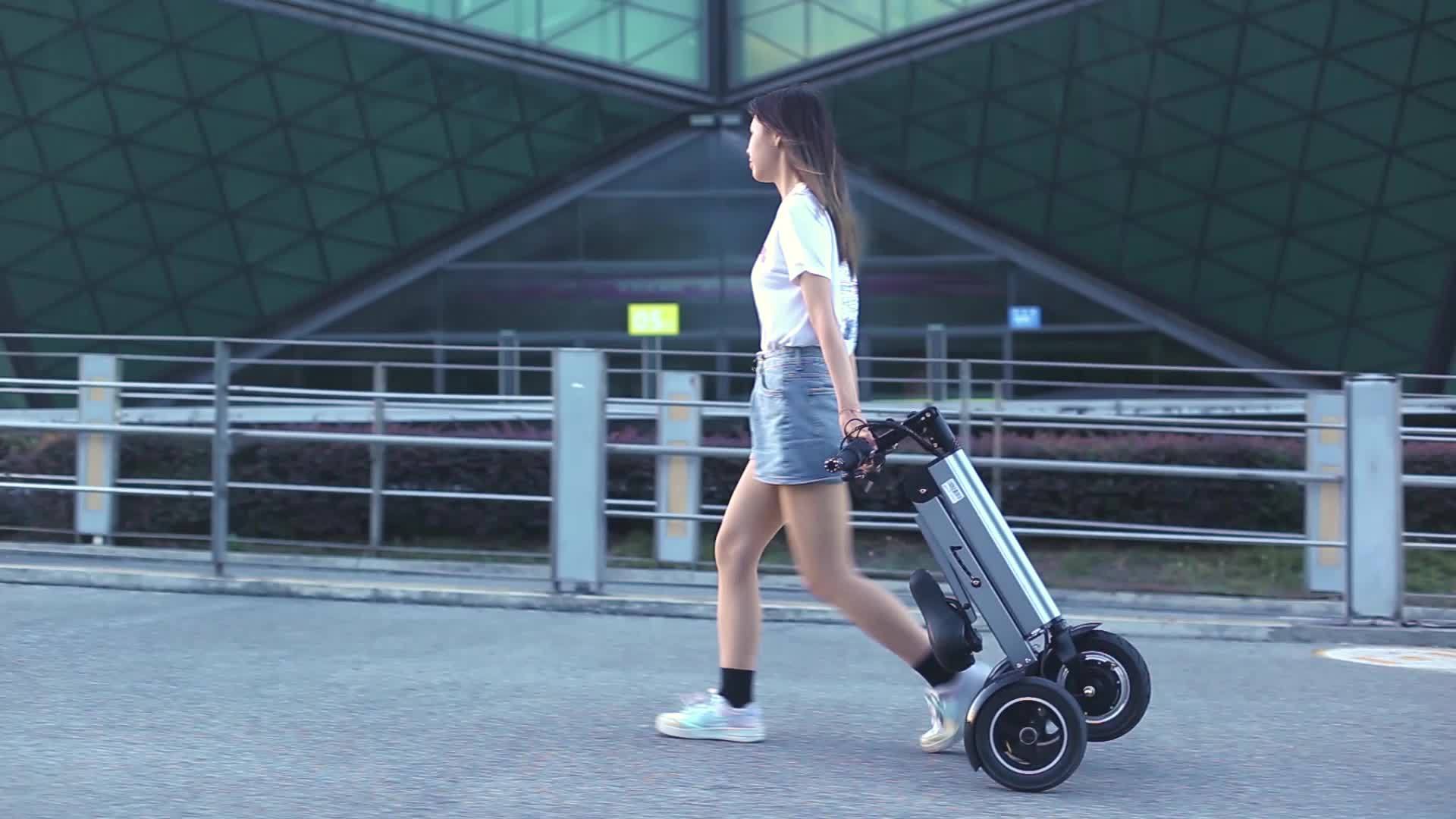TopMate ES32 电动滑板车，三轮可折叠成人三轮车，带座椅，重量轻，带倒车功能和钥匙开关，10 英寸充气轮胎，适合通勤和旅行的三轮车