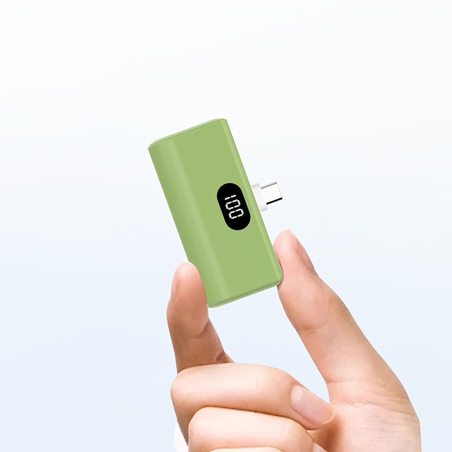 [新款迷你移動電源] 5000mAh超輕便攜充電器，內建USB-C直插式介面，5V2A輸出，LED數字顯示，無需線纜，直接插入充電，適合飛行，相容IOS 17/16 Plus/15 Pro/15 Pro Max/Pad Pro，安卓手機、耳機、揚聲器及其他電子裝置。是通勤者、旅行者、學生的理想選擇