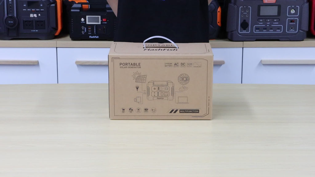 Flashfish 便攜式電源站鋰電池組，120W/150W/200W 便攜式太陽能發電機站，60W/100W 太陽能板可選，151Wh 鋰電池備用電源，具備 110V AC USB DC 輸出，適用於家庭緊急情況、戶外露營、露營車、釣魚