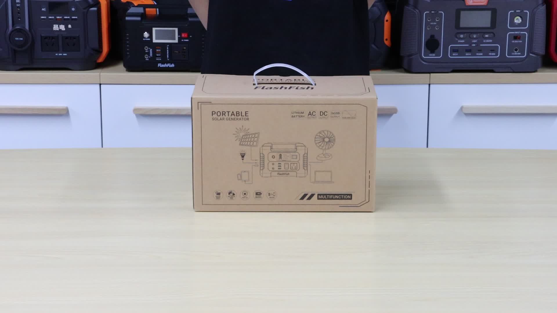 Flashfish 便攜式電源站鋰電池組，120W/150W/200W 便攜式太陽能發電機站，60W/100W 太陽能板可選，151Wh 鋰電池備用電源，具備 110V AC USB DC 輸出，適用於家庭緊急情況、戶外露營、露營車、釣魚