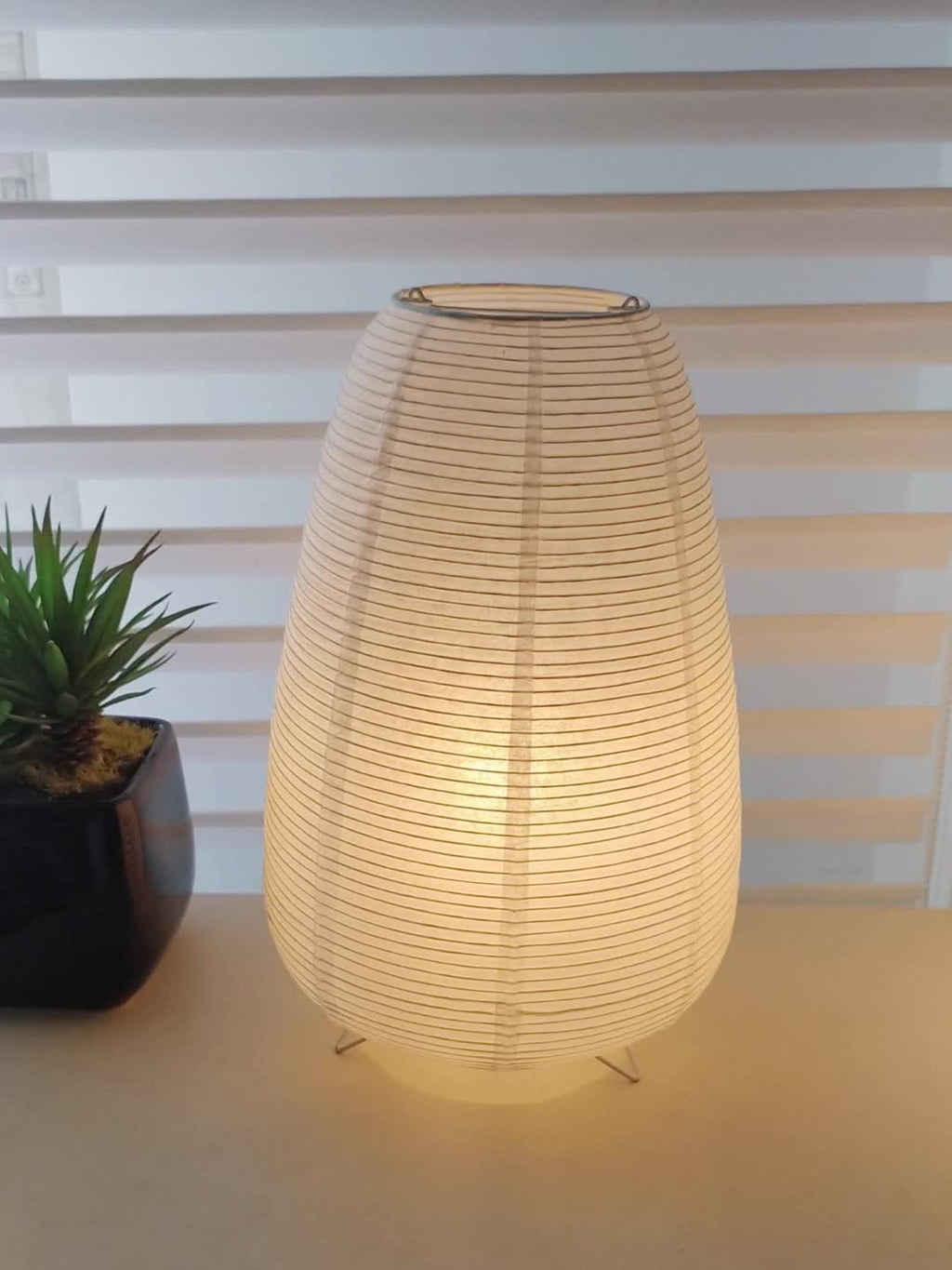 1PC paper art desk lamp, USB table lamp, home lighting decorative table lamp, warm romantic and stylish night lighting ambiance, vintage fashion versatile, rice paper material and iron art stand material, suitable for home lighting decoration