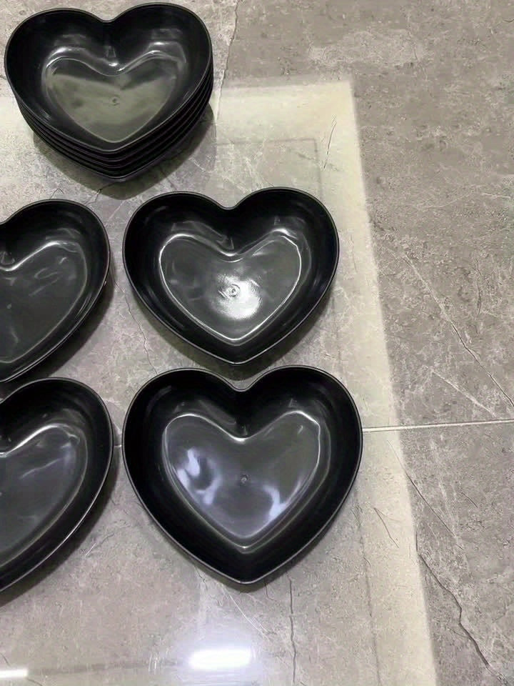 2/4/8 Pack Black Heart-Shaped Plastic Plates, Snack & Dessert Tray – Perfect for Living Room or Dining Table, Ideal for Candy, Nuts, Cake, Fruit & More – Great Choice for Birthday Parties, Christmas, Halloween