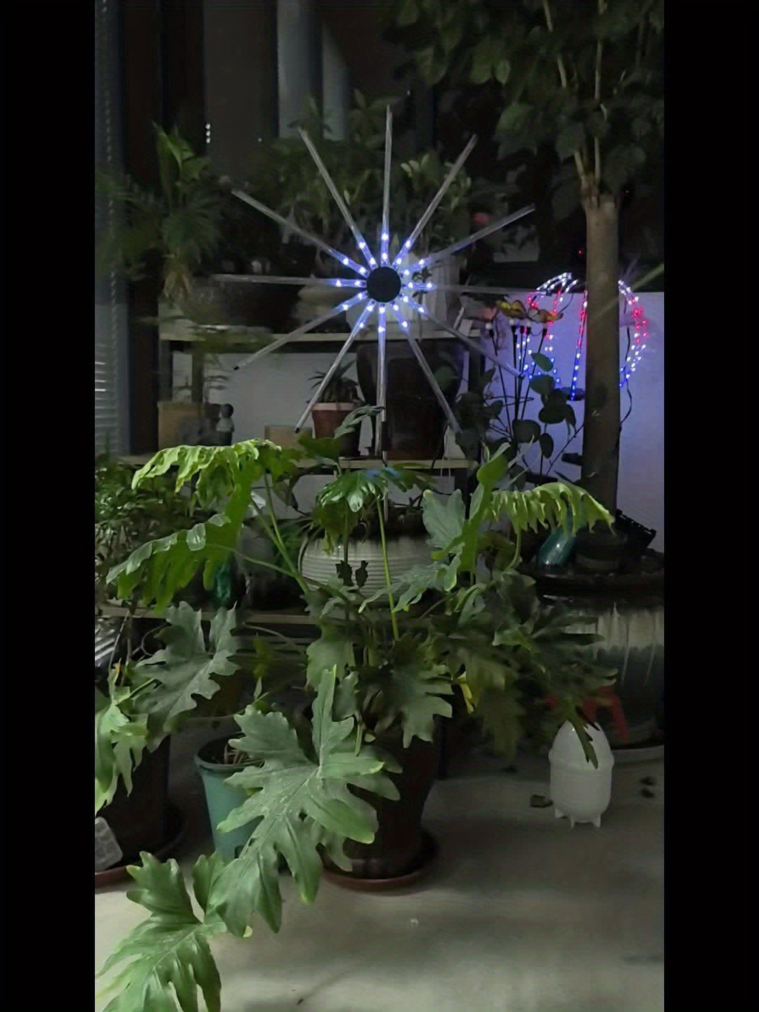 1件新款科技感太阳能灯，花园装饰灯，风车灯，自由女神光环灯，8种发光模式一键切换