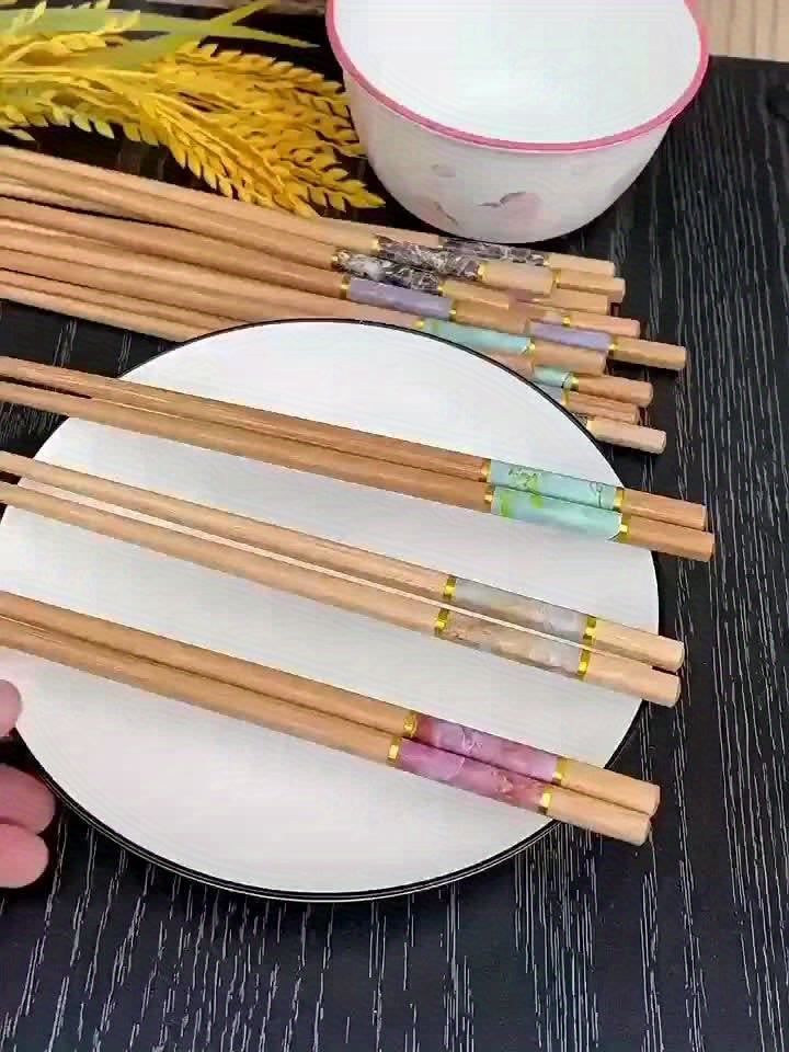 10 Pairs, 24cm / 9.45 Inches, Patterned Bamboo Chopsticks Reusable – Perfect for Wedding Parties, Ceremonies – Chinese Natural Anti-Slip Chopsticks – Dishwasher Safe – Lightweight Chopstick Set – Great for Eid