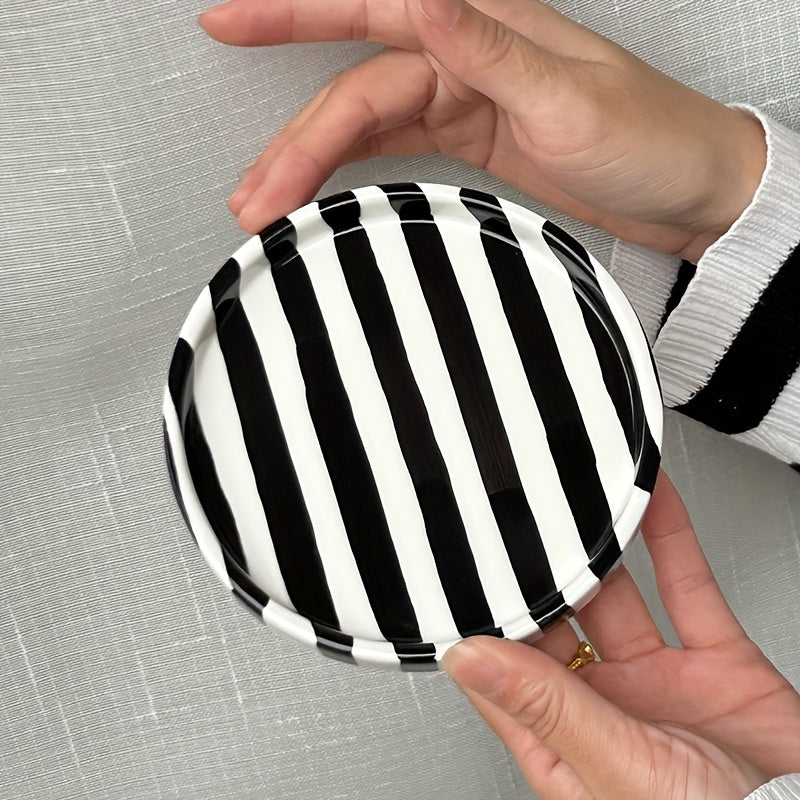 1/2/4 Pcs Striped Ceramic Plate, Black & White Striped European Style Dessert Dish, Party Cake & Snack Tray, Home Breakfast & Dessert Plate, Bread Tray, Fruit & Snack Platter, Baking Dessert Plate