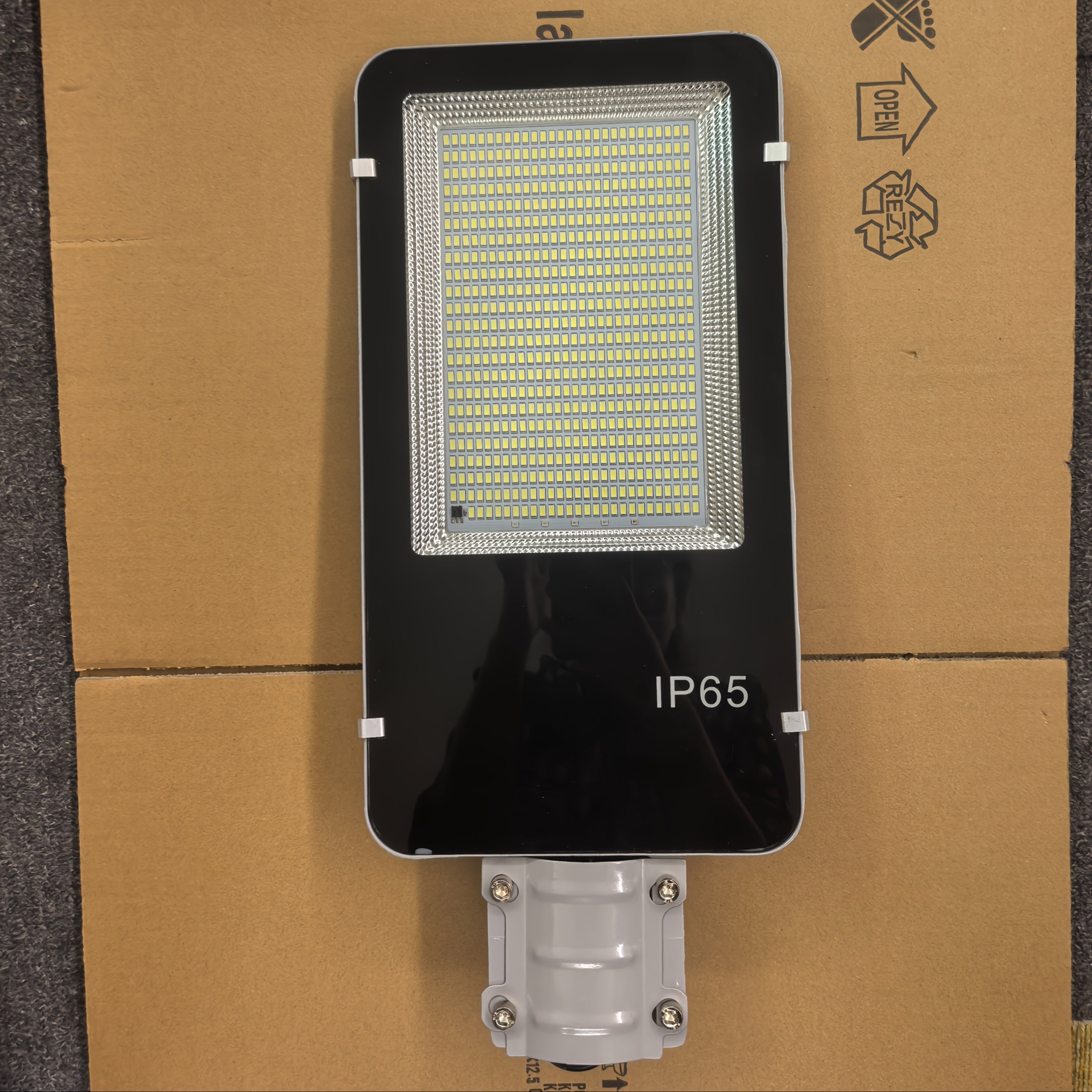 300 High-Brightness High-Efficiency Solar Street Light, Outdoor Parking Lot Light, Commercial Dusk-to-Dawn Motion Sensor Floodlight, High-Brightness LED Beads, Monocrystalline Silicon Solar Panel, Lithium Iron Phosphate Battery