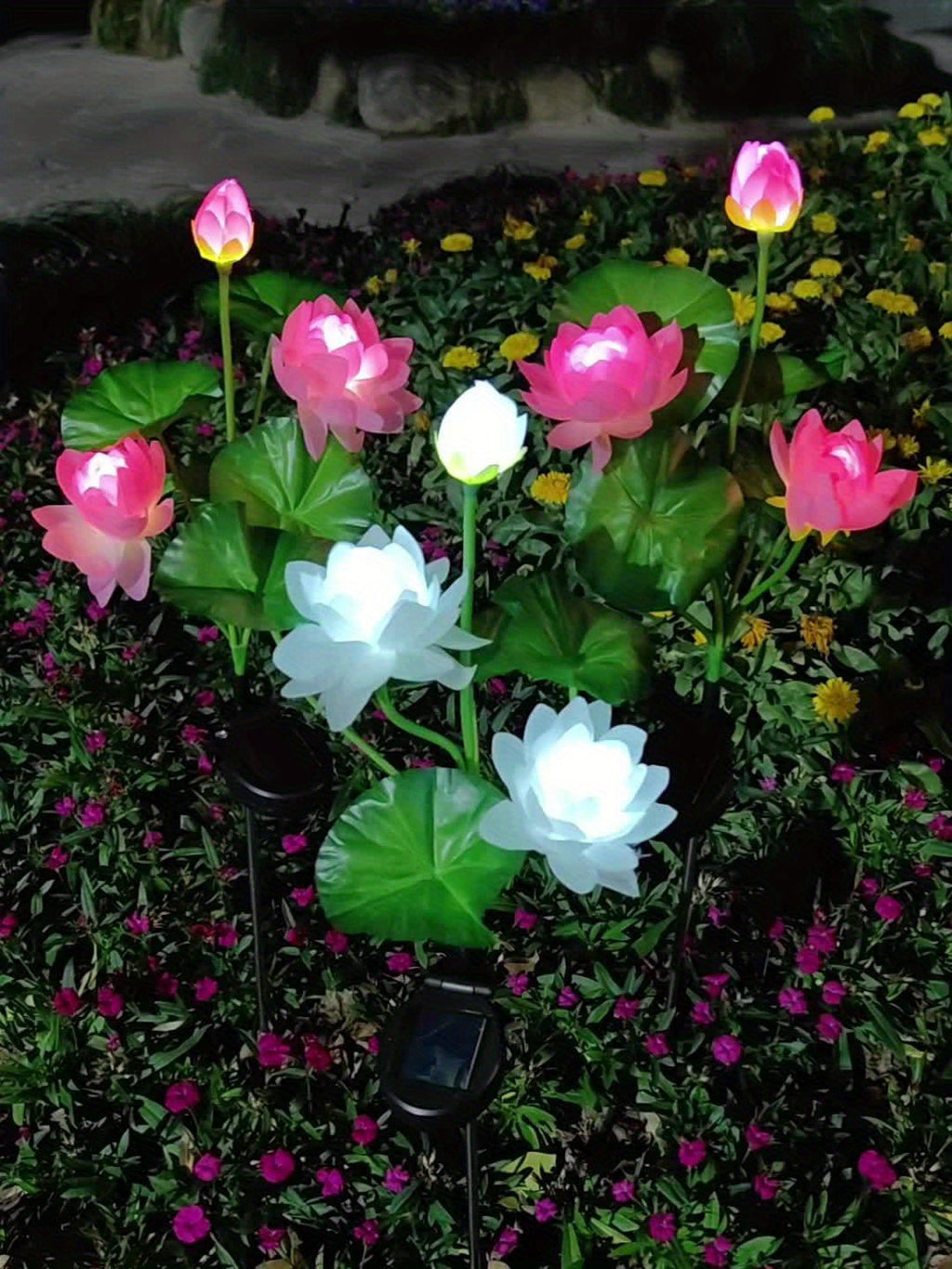 1个升级版3LED大花太阳能粉白莲花灯，适用于节日场景装饰、花园庭院草坪灯、节日氛围、草坪装饰、装饰性太阳能灯、花卉灯设计、低压装饰、耐用金属表面、装饰照明、活动策划者、节日购物者