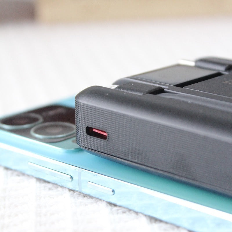 22.5W Fast Charging 10, 000 Mah Portable Magnetic Charger, Equipped with a Dual-Line Power Bank. Its Compact Design Makes It Easy to Carry, And It Is Shipped Locally for Quick Delivery, Making It an Essential Mobile Accessory for Daily Use Or Travel