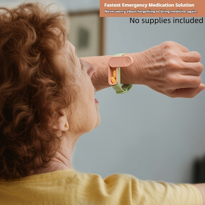 The new wristband-style portable first aid box can rotate 360 degrees, is lightweight, mini and portable, and is moisture-proof and sealed. It is used for carrying medicines on hand and is very suitable for the elderly and forgetful people, Onthego 药物,腕带设