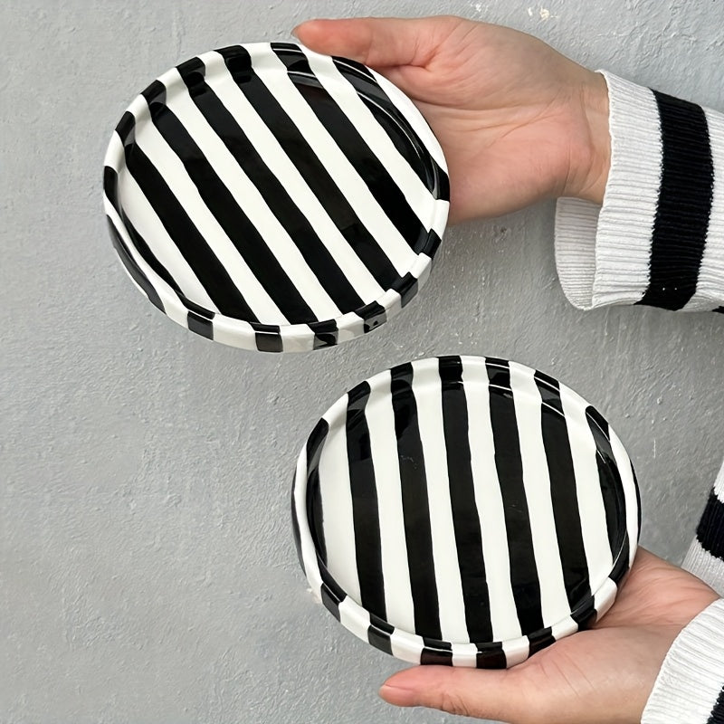 1/2/4 Pcs Striped Ceramic Plate, Black & White Striped European Style Dessert Dish, Party Cake & Snack Tray, Home Breakfast & Dessert Plate, Bread Tray, Fruit & Snack Platter, Baking Dessert Plate