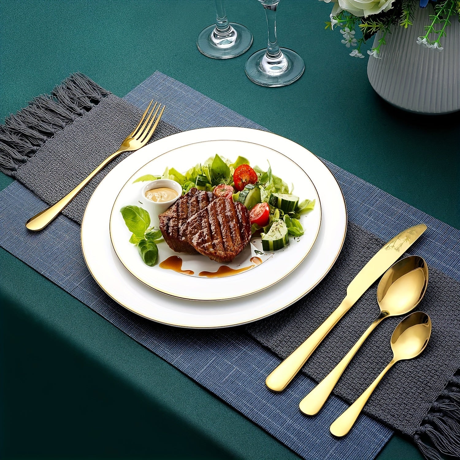 24-Piece Elegant Stainless Steel Black Cutlery Set – Classic 24-Piece Knife, Fork & Spoon Gift Box Set – Mirror Polished 6-Person Gold Cutlery Set with Gift Box Packaging – Dishwasher Safe – Perfect for Weddings, Parties, Restaurants, Hotels