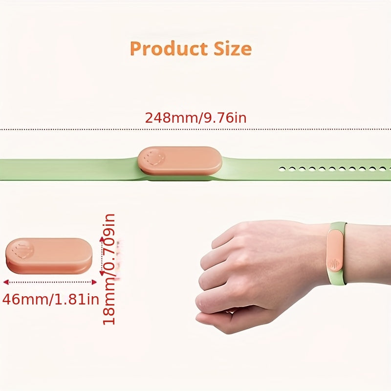 The new wristband-style portable first aid box can rotate 360 degrees, is lightweight, mini and portable, and is moisture-proof and sealed. It is used for carrying medicines on hand and is very suitable for the elderly and forgetful people, Onthego 药物,腕带设