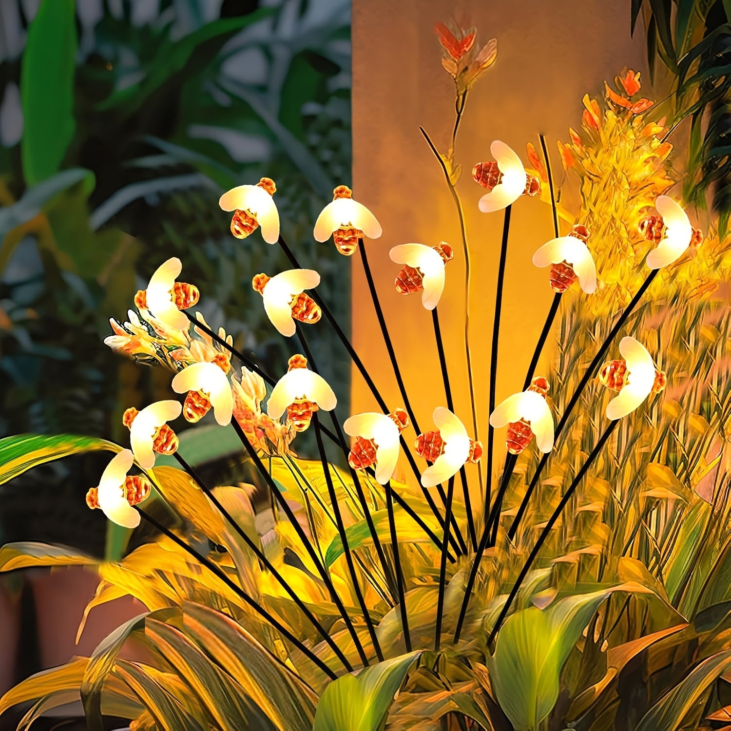 1PC Solar Bee Light Outdoor 8-Head Bee Solar Light Suitable for Garden Path Fence Courtyard Patio Walkway Decorative Lighting Perfect for Outdoor and Holiday Decoration