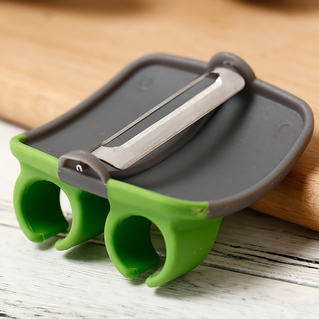 Comfort-Grip Vegetable Peeler with Non-Slip Rubber Ring. Made of Stainless Steel & Durable Thermoplastic Rubber, No Electricity Needed, Perfect for Carrots, Pumpkin and More