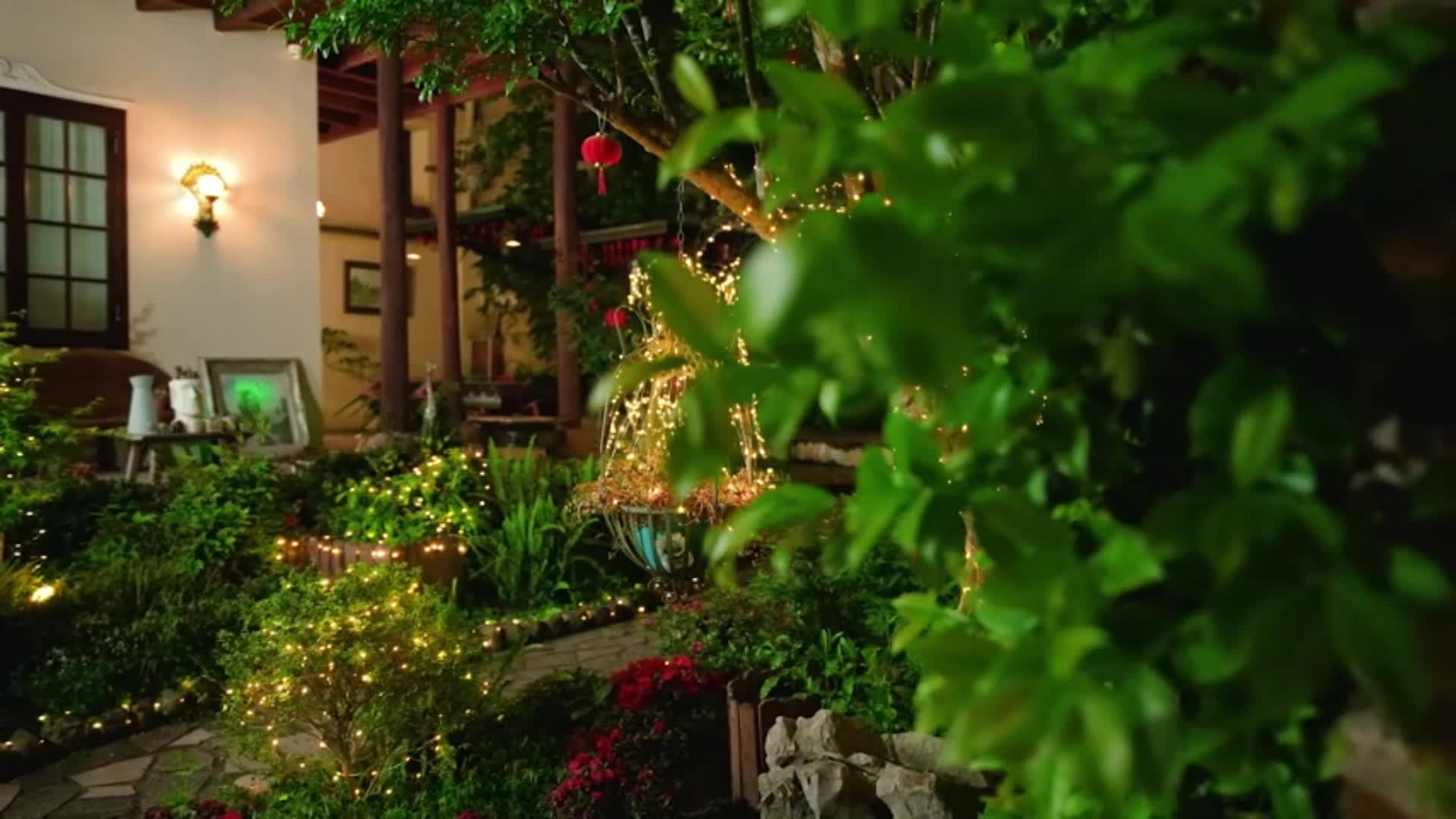 2个万圣节太阳能串灯，每个33英尺，共200个LED，8种模式的太阳能万圣节灯，适用于万圣节和圣诞节装饰