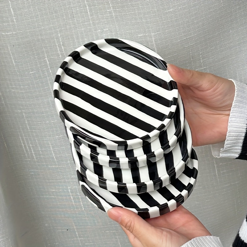 1/2/4 Pcs Striped Ceramic Plate, Black & White Striped European Style Dessert Dish, Party Cake & Snack Tray, Home Breakfast & Dessert Plate, Bread Tray, Fruit & Snack Platter, Baking Dessert Plate