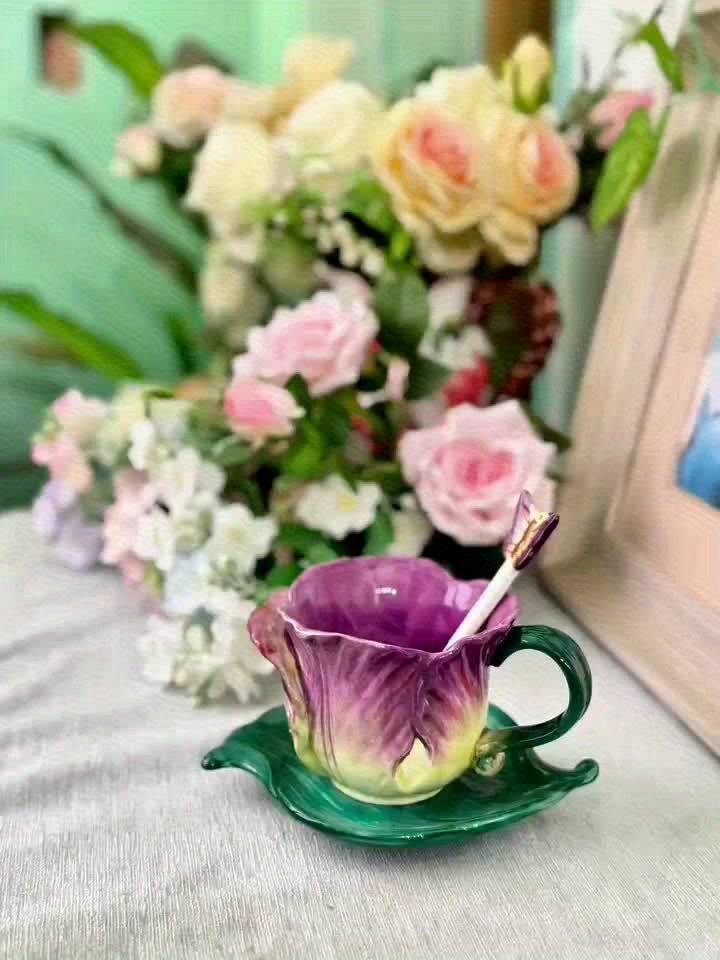 1SET Ceramic Hand-Painted Flower Cup & Saucer Set, 1PCS 3D Handmade Pink Rose & Tulip Tea Cup Coffee Cup, 1PCS Green Leaf Saucer, 1PCS Butterfly Spoon, Exquisite Table Décor, Gift for Christmas, Valentine’s Day, Mother’s Day (Capacity: 150ml / 5oz)